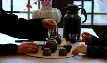 绿茶红茶，养胃润肺：茶水养生，揭秘健康生活秘籍